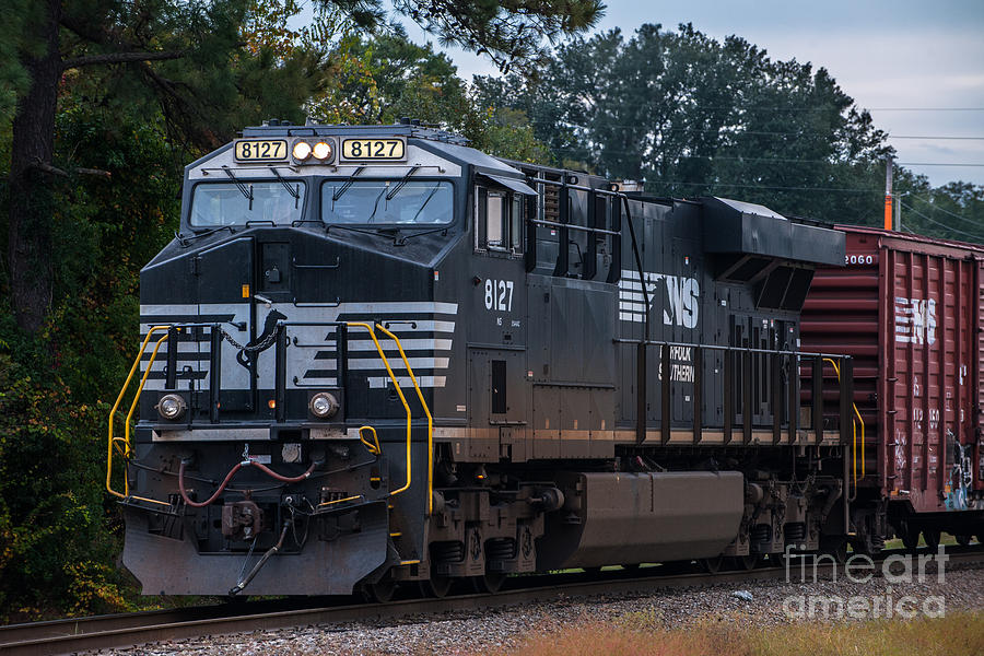 Norfolk Southern 8127 Photograph by Dale Powell