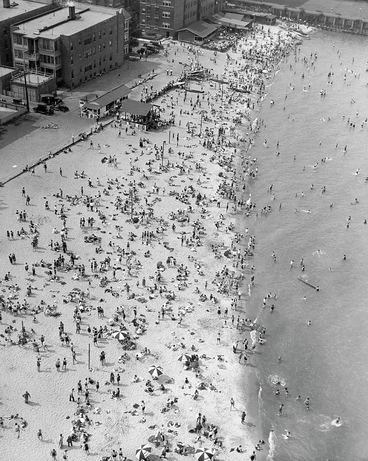 North Beach in Chicago Photograph by Underwood Archives