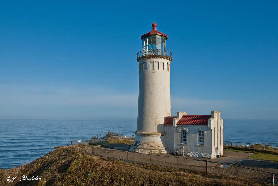 North Head Lighthouse Overlooking the Pacific Ocean Photograph by Jeff Goulden
