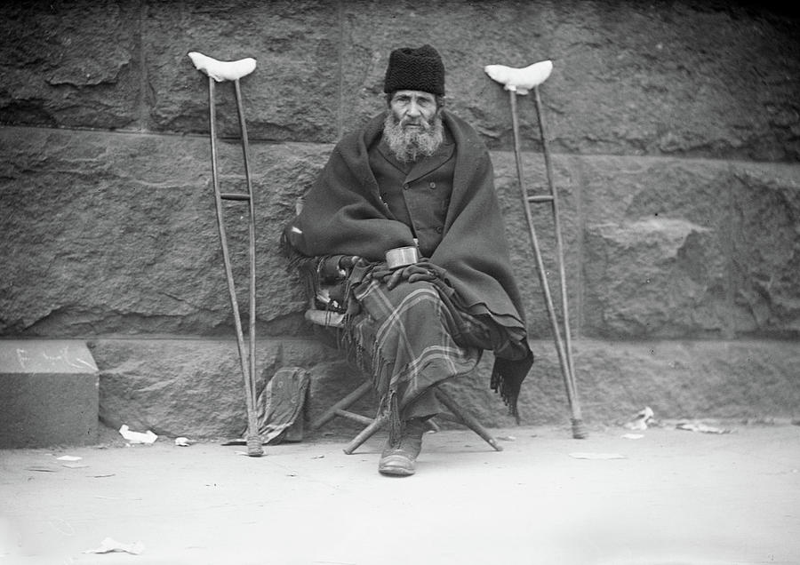 Nyc Beggar, 1922 Photograph by Granger