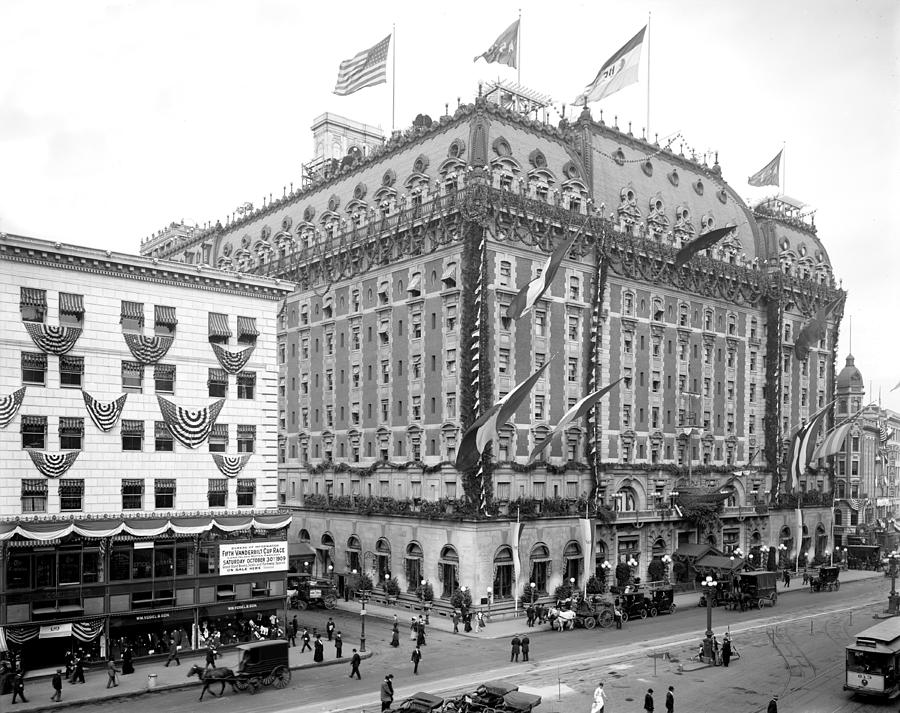 Nyc, Hotel Astor, 1909 Photograph by Science Source