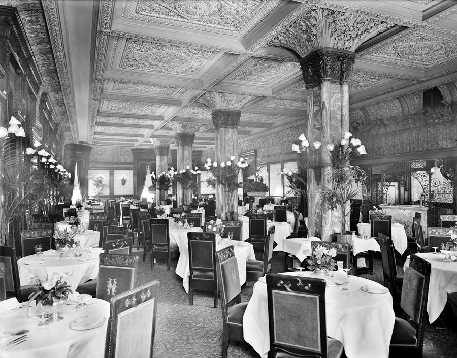 Nyc, Hotel Netherland, Dining Room Photograph by Science Source