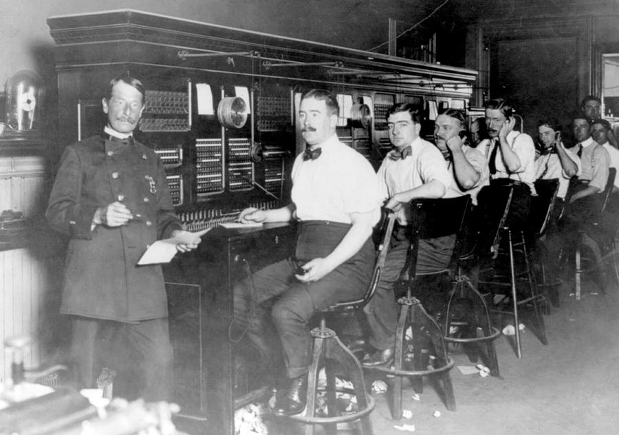 Nyc Police Department Telephone Photograph by Science Source