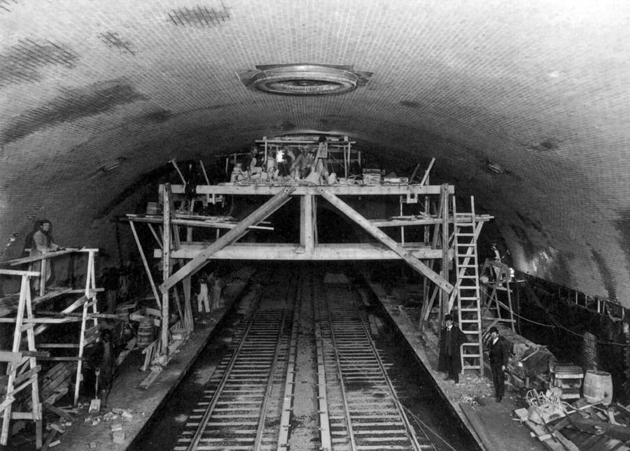 Nyc Subway Construction, 1906 Photograph by Science Source