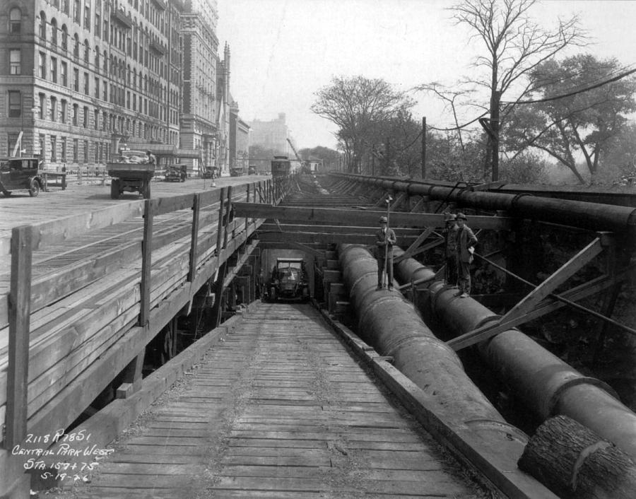 Nyc Subway Construction, 1926 Photograph by Science Source