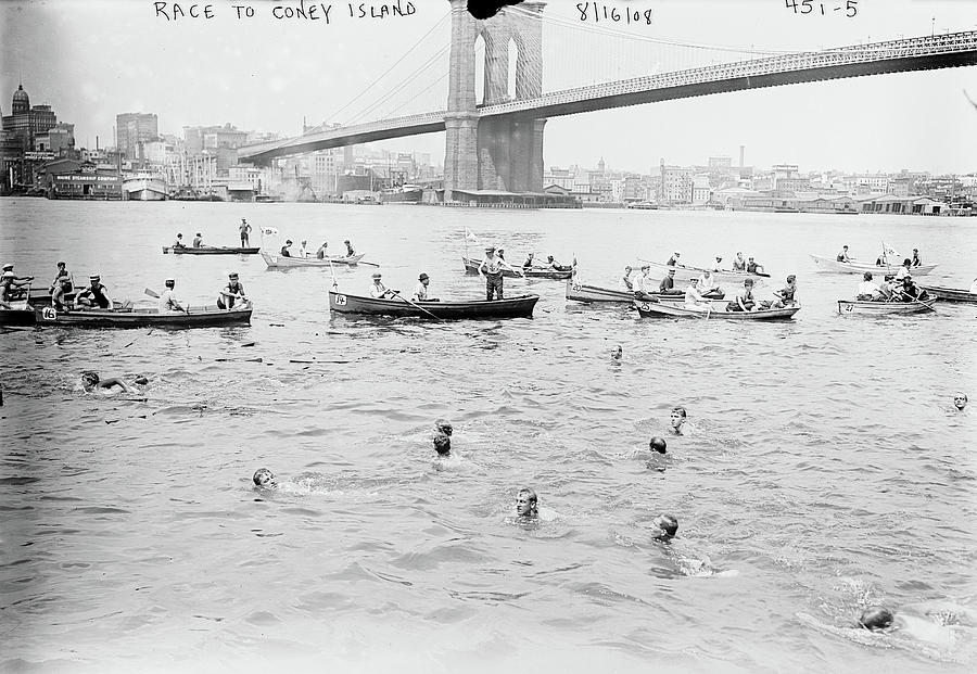 Nyc Swimming Race, 1908 Photograph by Granger