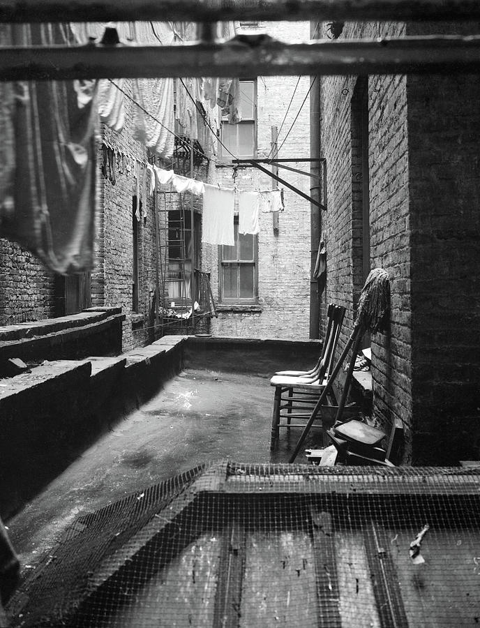 Nyc Tenement, 1936 Photograph by Dorothea Lange