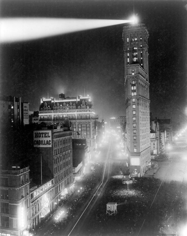 Nyc, Times Building, 1908 Photograph by Science Source