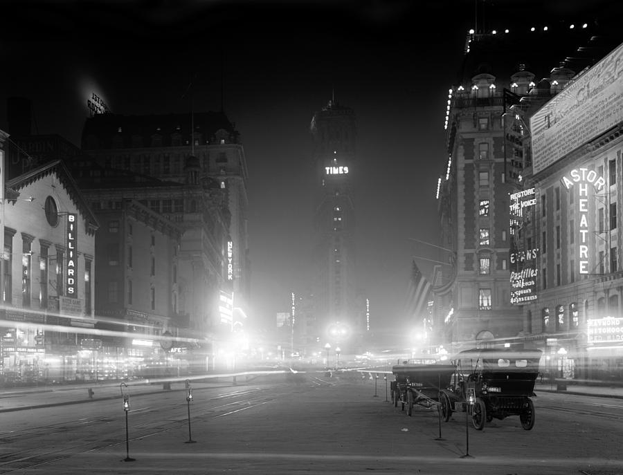 Nyc, Times Square, 1915 Photograph by Science Source