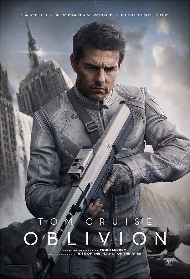 Tom Cruise Photograph - Oblivion Tom Cruise by Movie Poster Prints