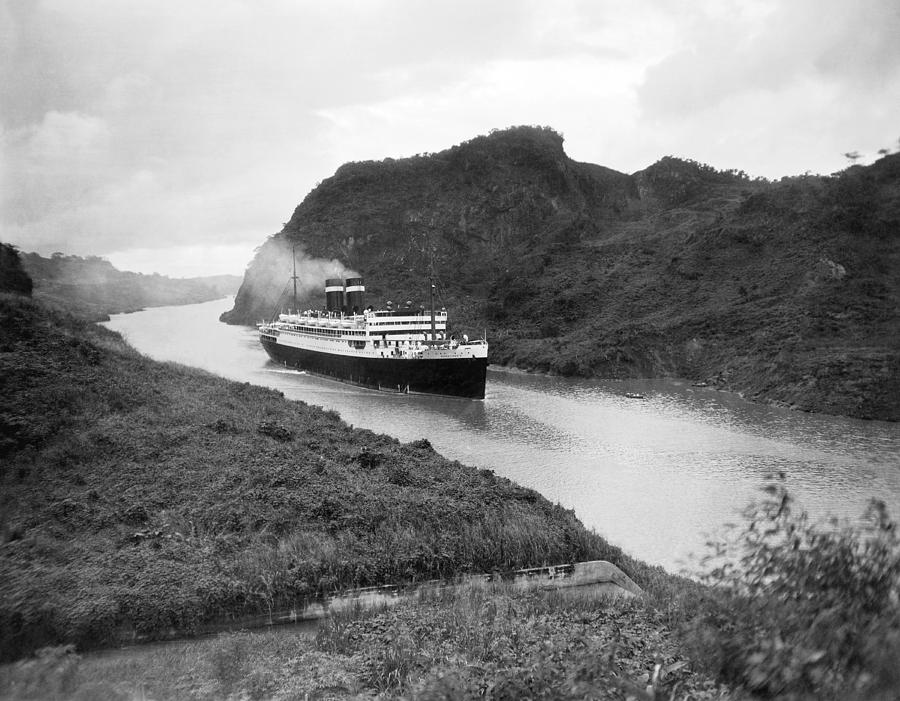 Black And White Photograph - Ocean Liner In Panama Canal by Underwood Archives