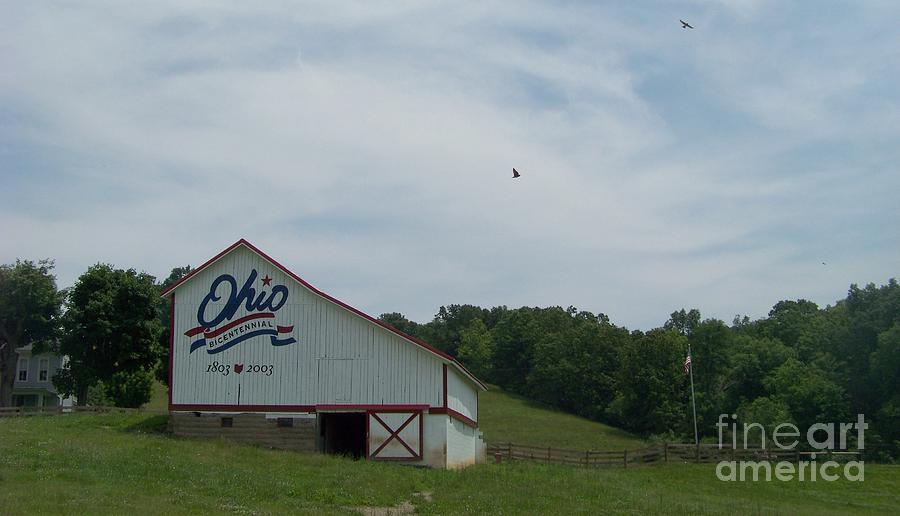 Ohio Bicentennial Barn - Vinton County Photograph by Charles Robinson