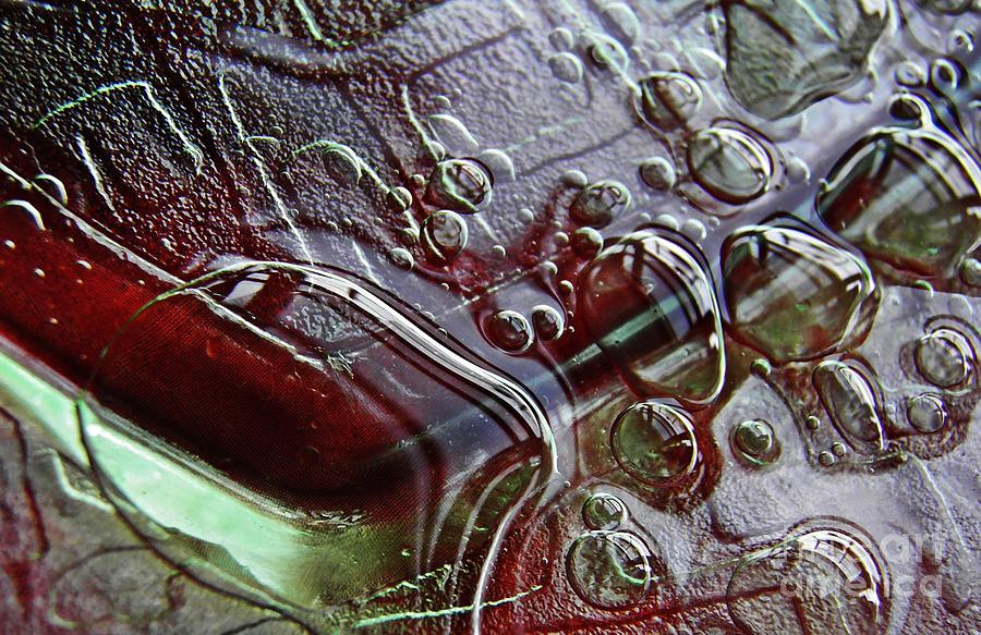 Abstract Photograph - Oil and Water 38 by Sarah Loft