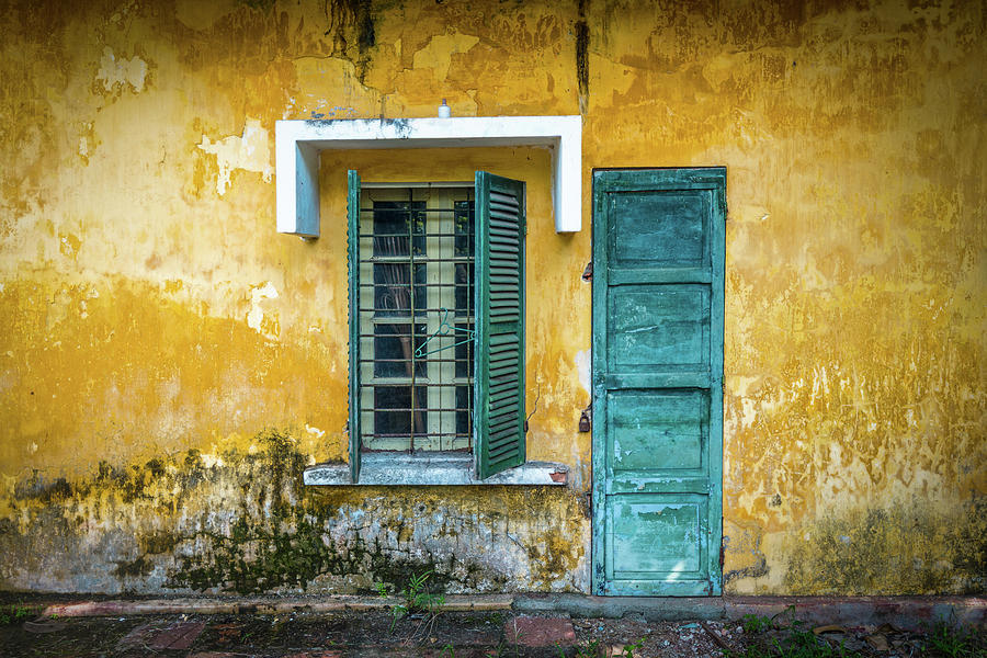 Old And Worn House On Street In Vietnam Photograph by Kyolshin