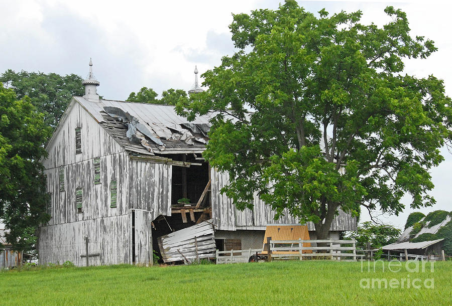 Old Barn at Antietam Photograph by Cindy Manero