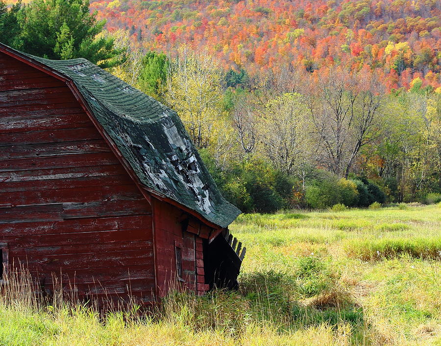 Old Barn During Autumn Colors Photograph by Stephen Hobbs
