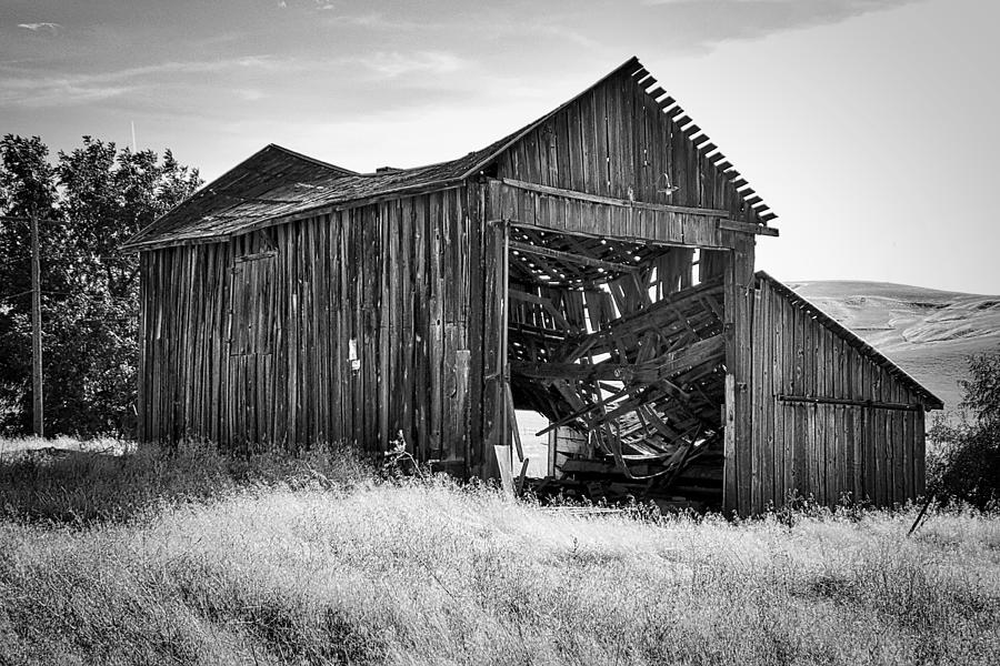 Old barn Photograph by Ron Roberts