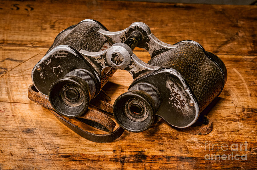 Old binoculars Photograph by Les Palenik