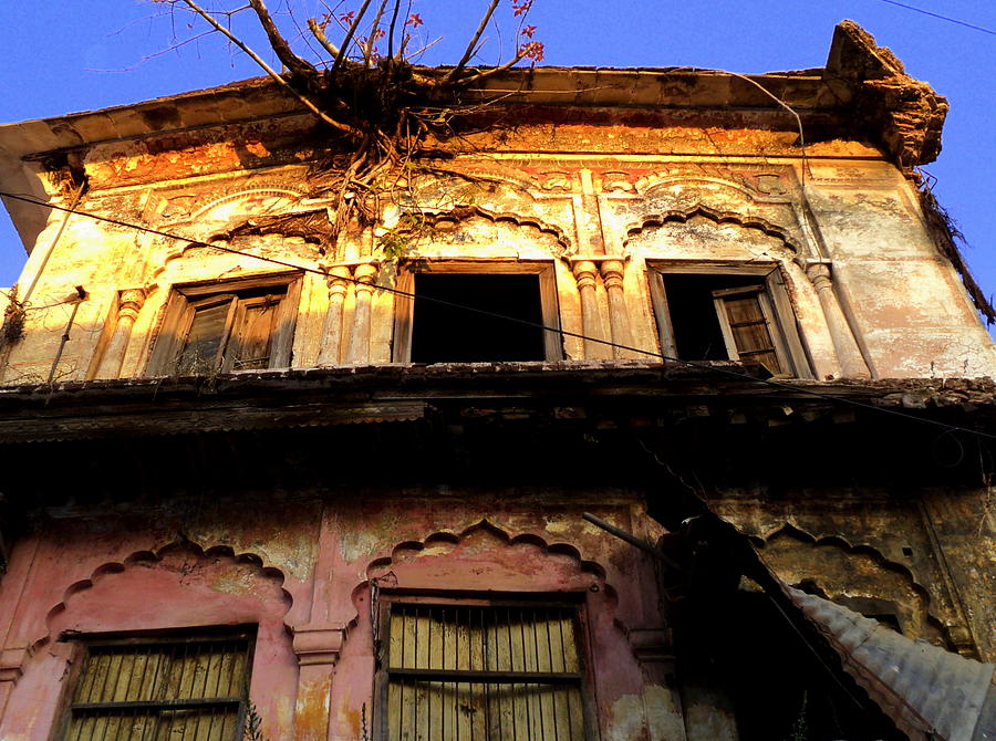 Old Building at Kankhal Haridwar Photograph by Salman Ravish