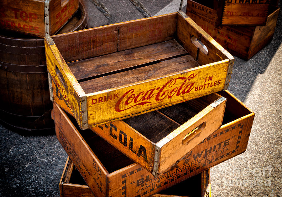 Old Coca Cola Boxes Photograph by Les Palenik