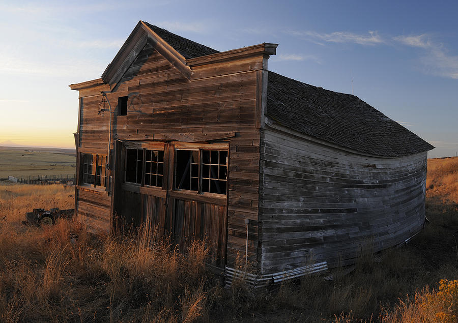 Old Country Auto Shop, Eastern Oregon Photograph by Theodore Clutter