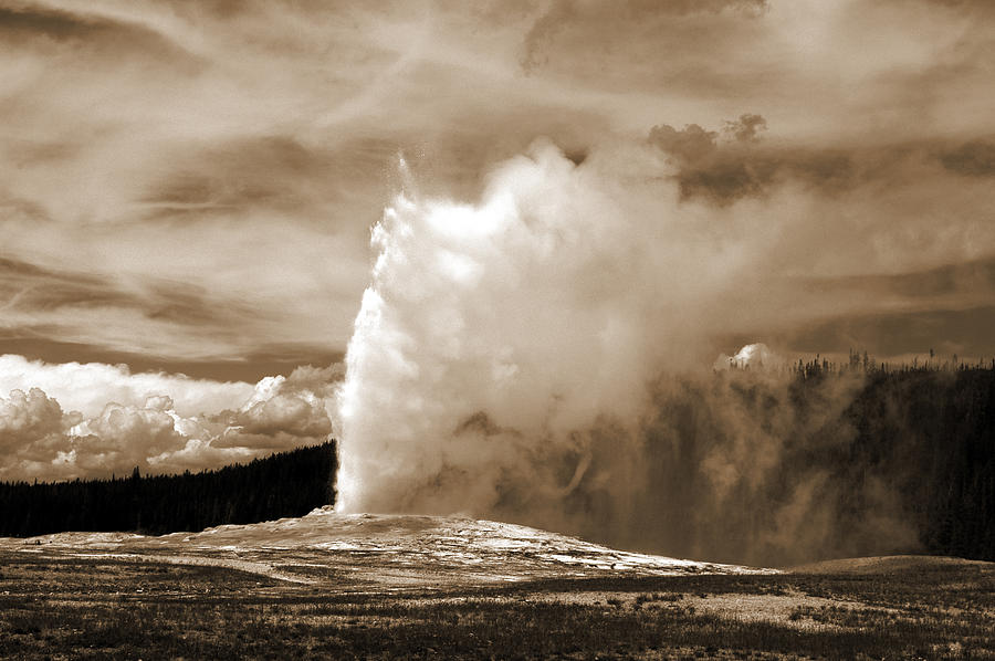 Old Faithful in Yellowstone Photograph by Yue Wang