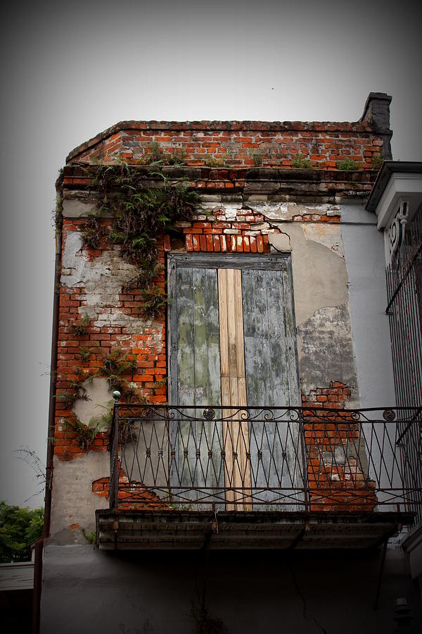 Old French Quarter Building Photograph by Beth Vincent