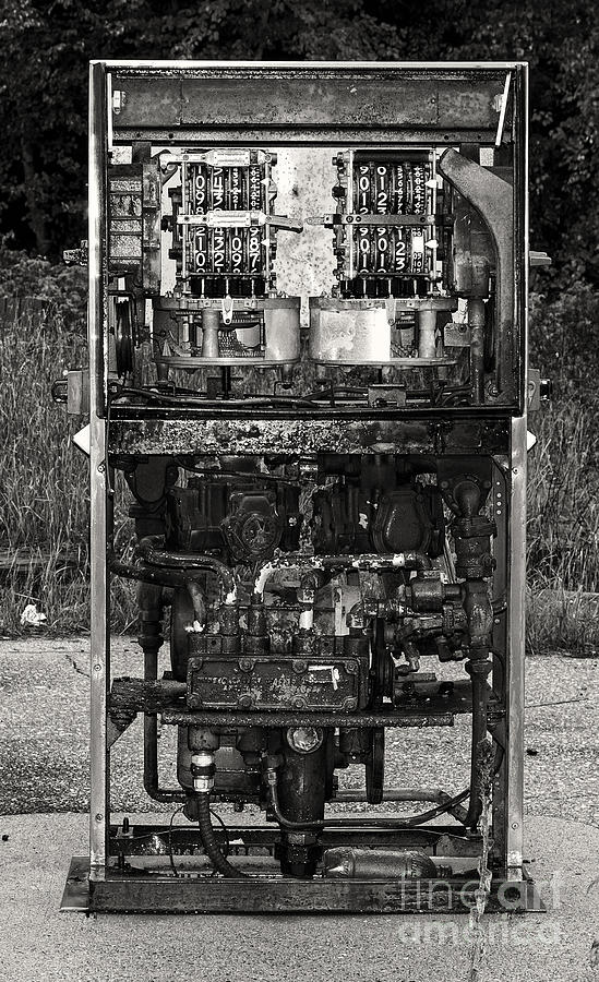 Old fuel pump in B W Photograph by Les Palenik