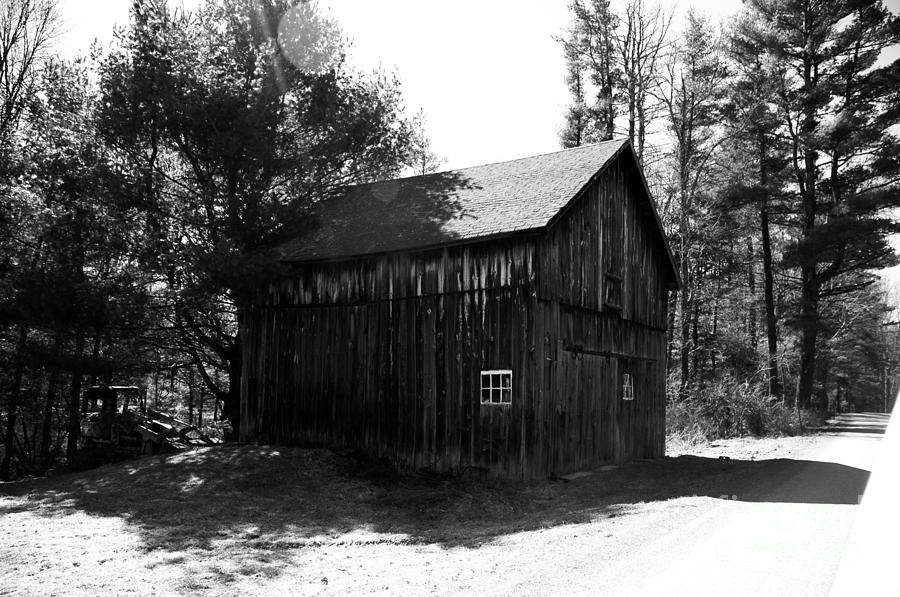 Old Garage - Pocono Mountains Photograph by Susan Carella