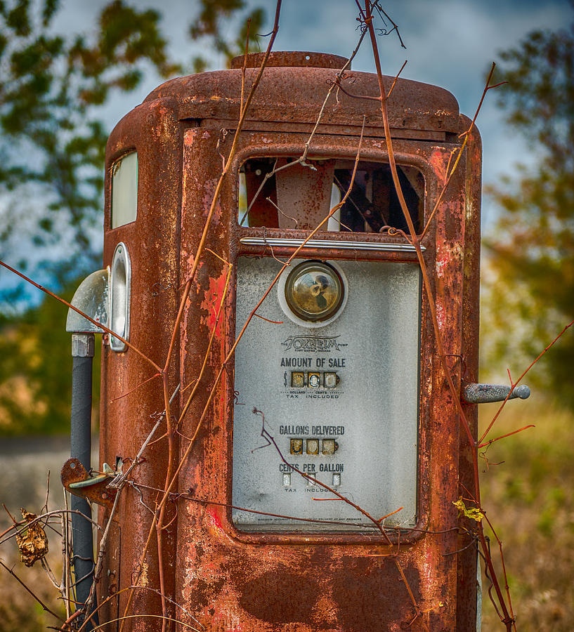 Old Gas Pump Photograph by Paul Freidlund