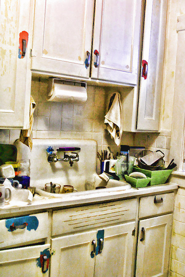 Architecture Photograph - Old Grungy Kitchen by Linda Phelps