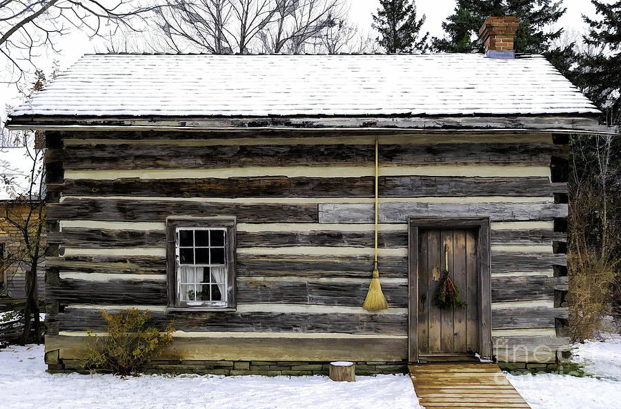 Old log home with a broom Photograph by Les Palenik