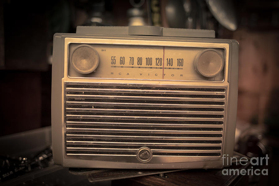 Still Life Photograph - Old RCA Victor Antique Vintage Radio by Edward Fielding