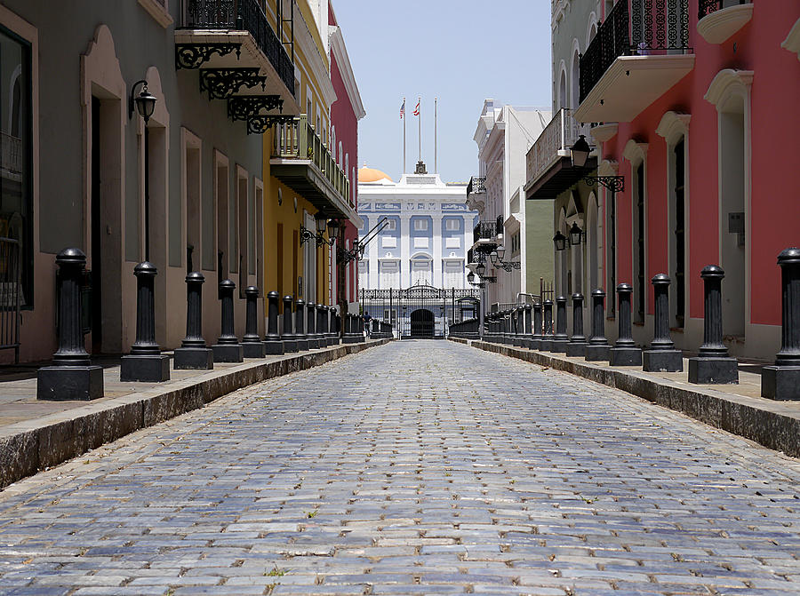 Old San Juan - Calle Fortaleza Photograph by Richard Reeve