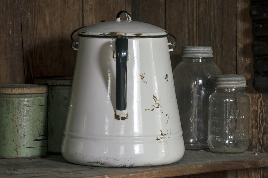 Old White Enamel Coffee Pot Photograph by Lynn Palmer - Fine Art America