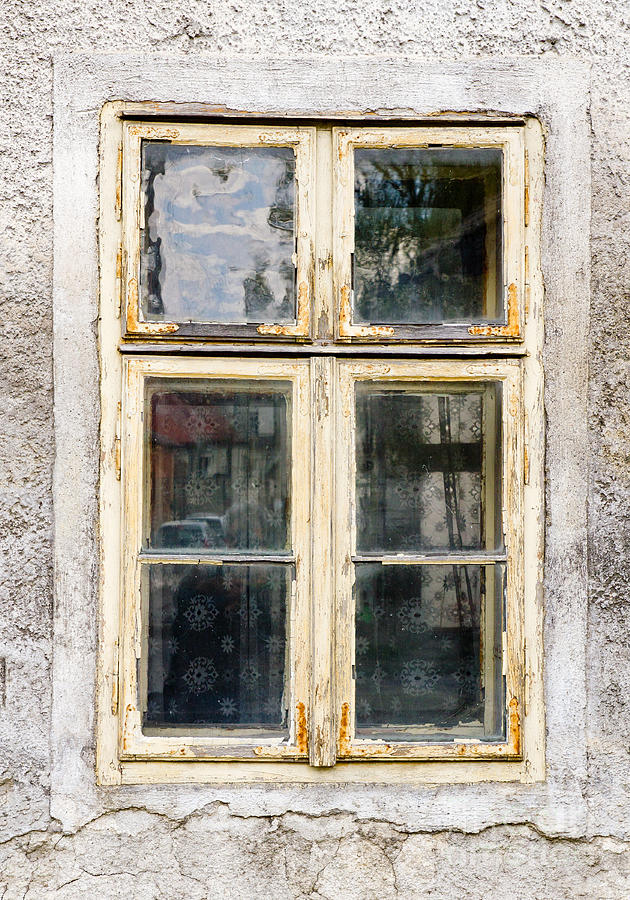 Old window Photograph by Les Palenik