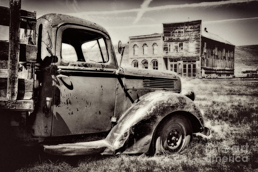 Oldtimer Photograph by Lana Trussell