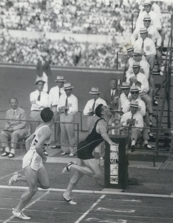 Olympic Games In Rome. Gold Medal For New Zealand In 800 M. Photograph 