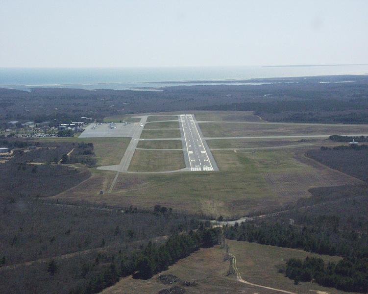 On Final 24 Martha's Vineyard Airport Photograph by Richard Sherman