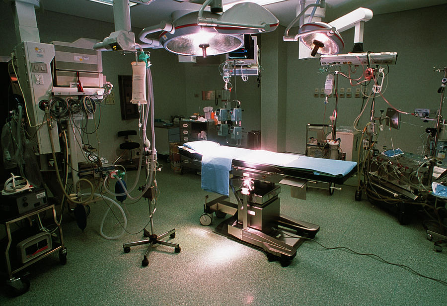 Bed Photograph - Operating Theatre by Mauro Fermariello/science Photo Library