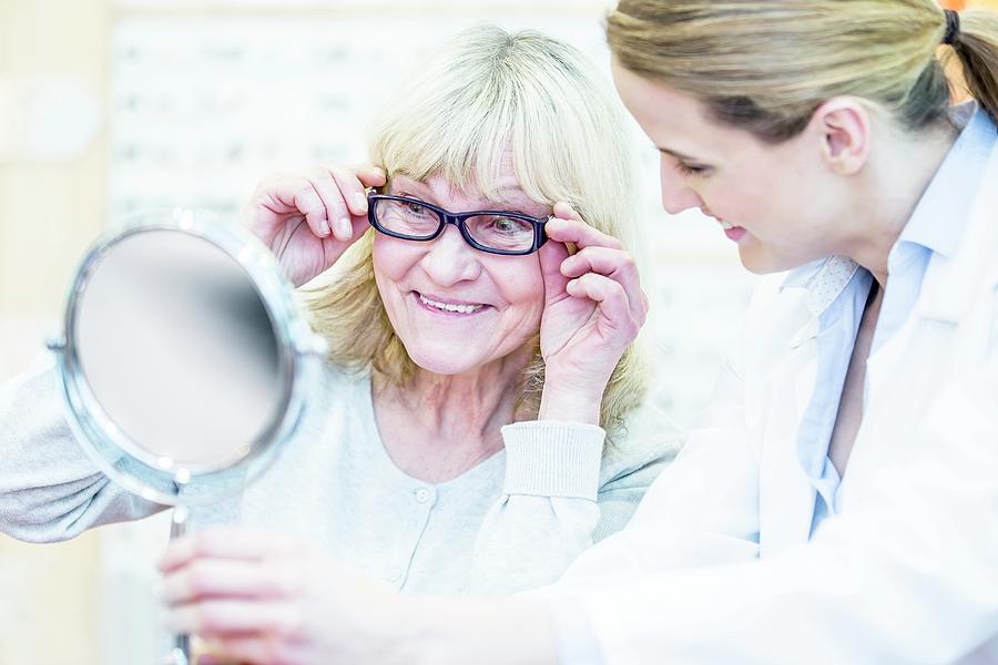 Optometrist Helping Senior Woman Photograph by Science Photo Library