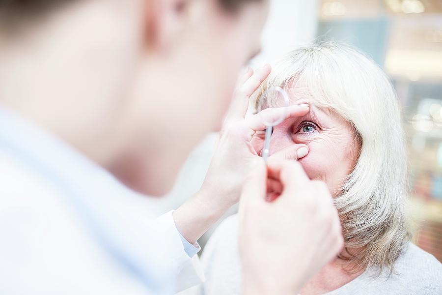 optometrist magnifying glass