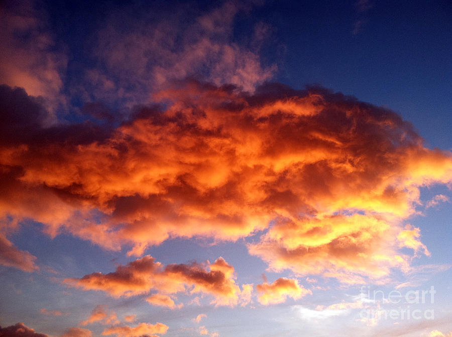 Orange cloud. Оранжевые облака. Ярко оранжевые облака. Крупные оранжевые облака. Оранжево-серые облака.