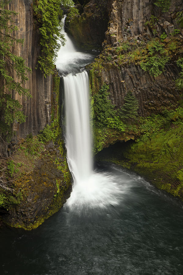 Oregons Toketee Falls Photograph by Andrew Soundarajan