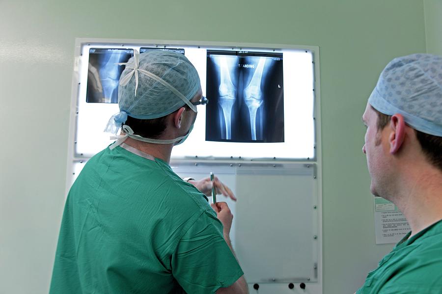 Orthopaedic Surgeons Photograph By Antonia Reeve Science Photo Library Pixels