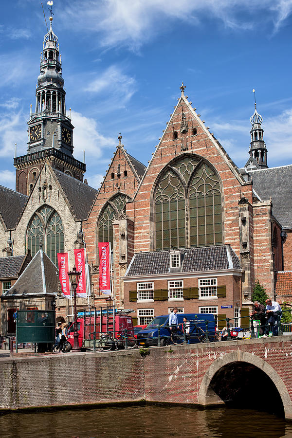 Oude Kerk in Amsterdam Photograph by Artur Bogacki - Pixels