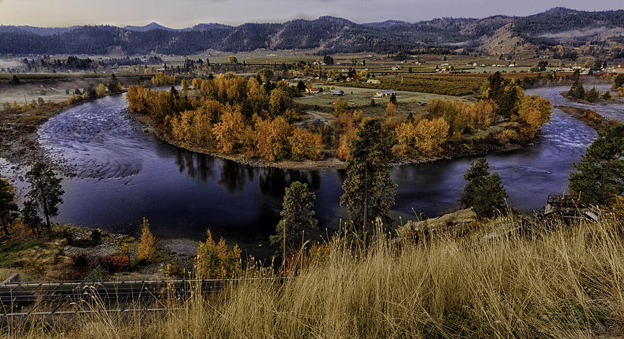 Oxbow Bend In The Wenatchee River Photograph by Robert Woodward