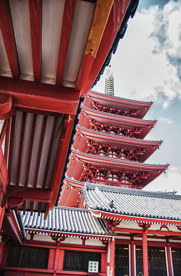 Pagoda at Sensoji Photograph by Guy Whiteley