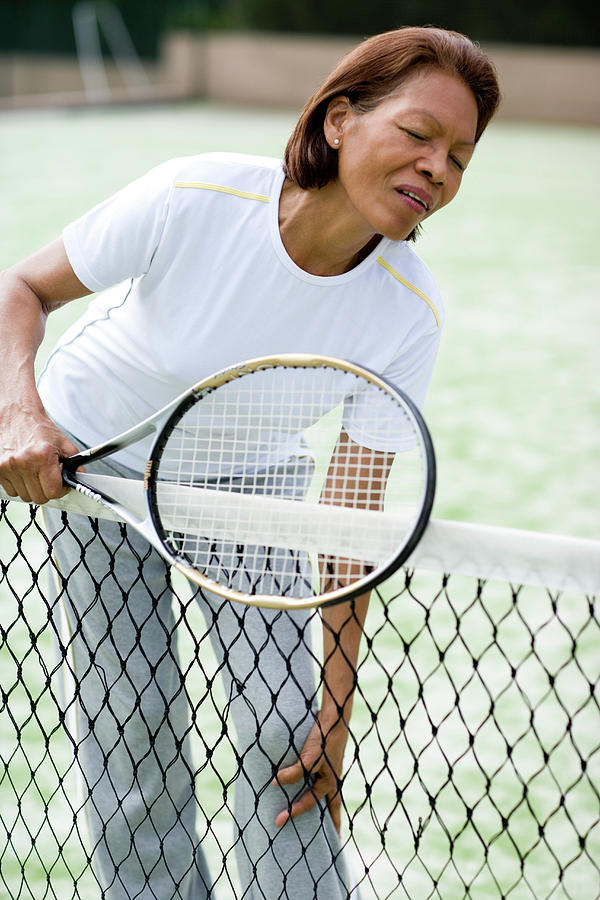 Painful Knee Injury Photograph by Science Photo Library Painful Knee Injury Photograph by Science Photo Library