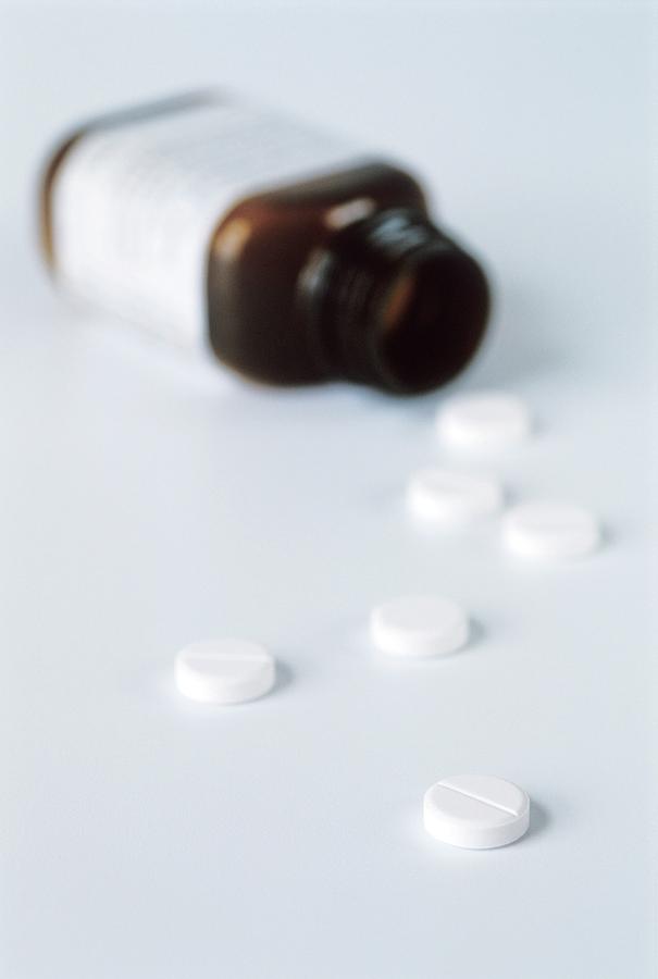 Painkilling Tablets Photograph by Gustoimages/science Photo Library